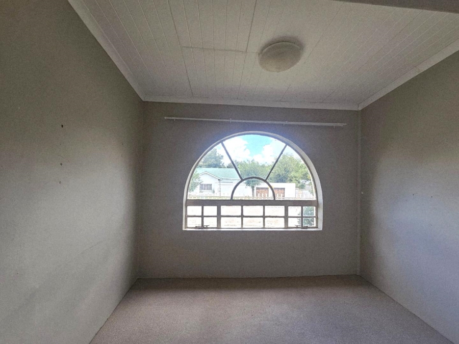 5 Bedroom Property for Sale in Ladybrand Free State